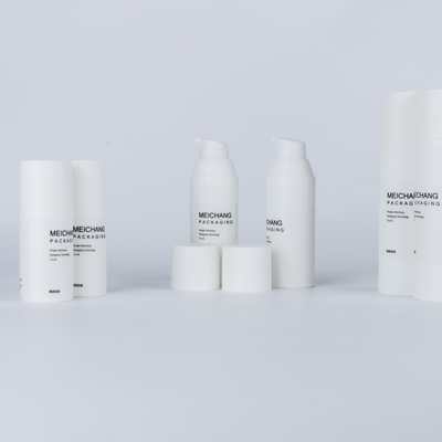 Botella de la bomba de loción sin aire de material PP para loción corporal 15ML 30ML 50ML Blanco redondo 0.25ML